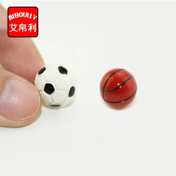 1:12 Dollhouse Minyatür Spor Topları Futbol Futbol ve Basketbol Dekor Bebek Aksesuarları Oyuncak