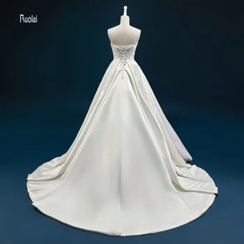 2017 Yeni Varış Saten Topu Cüppe Düğün Dantel Elbise Geri Kolsuz Dantel Özel Yapılmış Aplike Straples Düğün Elbiseleri