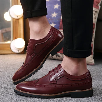 2017 Yeni Varış Vintage Deri Erkek Ayakkabı İş Resmi Aksanlı Konuşma Ayak Oyma Oxfordlar Düğün Ayakkabı Siyah Kırmızı Kahverengi Sivri Elbise