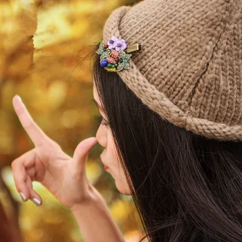 2018 yeni öğe kadın broş pembe boncuk çiçek korsaj etnik takı Aksesuar pin atkı şapka başlık başlık F025 broş