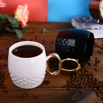 Altın ile yaratıcı Seramik Kahve Kupa Parlak Porselen Çay Bardağı Siyah ve beyaz renk Kolu