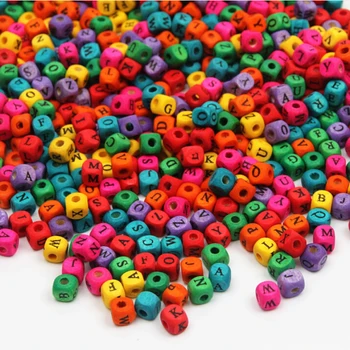 DİY Renkli Zanaat Ahşap Spacer Takı Yapmak için 8x8mm Kare Şekli İngilizce Mektup Küp Ahşap Boncuk Beads100PCs