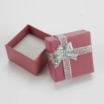 DoreenBeads 4*4*2.7 cm Kağıt Yüzük Kutusu Gümüş Kurdele Mücevher Kutusu Küçük Küpe Kutusu Toptan Klasik Moda Renkli 1 Adet