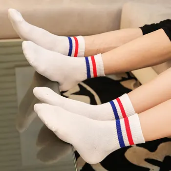 En Klasik Kadın Satan İki Çizgili Pamuk Retro Eski Okul Öğrenci Hiphop Paten Moda Beyaz Harajuku Kore Çorap