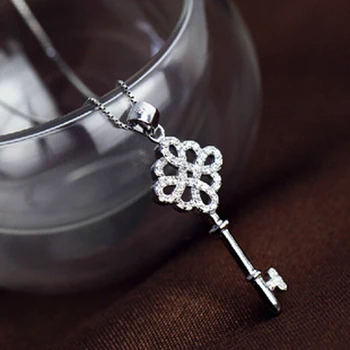 Gerçek 925 Gümüş Mikro Sevgililer Hediyeler Aşık Kadınlar İçin Vintage Anahtar Tasarım Beyaz Kübik Zirkon Kolye Kakma