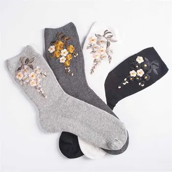 Komik Çorap Nakış Erik Çiçeği Çorap meias Saf Renk El Kore Harajuku Kış Sıcak Kadın-Yenilik Çorap yaptı Calcetines