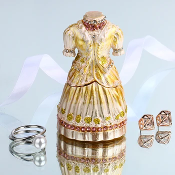 Metal Düğün Elbise Şeklinde Mücevher Kutusu Küpe Yüzük Saklama kutusu Doğum günü Hediyesi OLARAK 2.9* 1.6 DİY El Sanatları Ev Düğün süslemeleri Hediyelik eşya