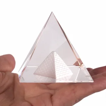 Mısır K9 Kristal Cam Şifa 3D Üst Sınıf Enerji Ev Ofis Dekorasyonu için Açık Nadir Feng Shui Kristalleri El Sanatları Piramit