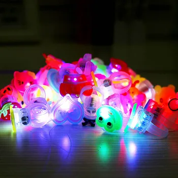 Renk Rastgele Çocuk Oyuncak 2017 Taraf Yumuşak Rave Kızdırma Jelly Parmak Yüzük Yanıp sönen Işık Halkası Yanıp sönen LED Dropshipping Led